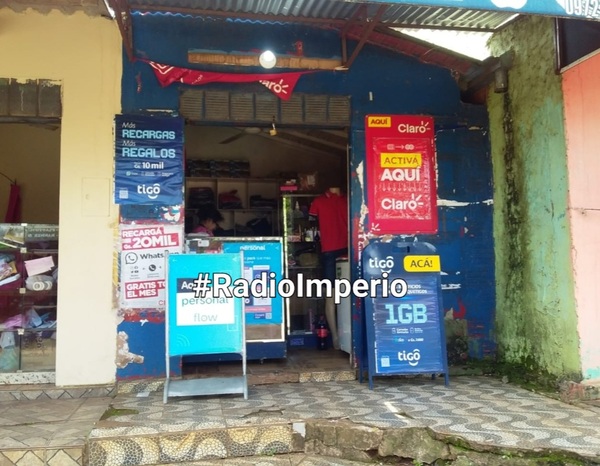 Desconocidos robaron en una tienda de ropas y calzados en el mercado municipal - Radio Imperio