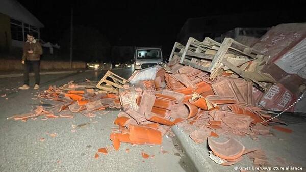 Fuerte sismo desata pánico en el noroeste de Turquía