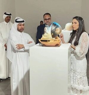 Paraguaya expone su arte en Qatar