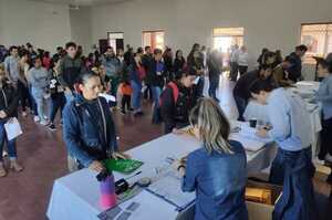 Inicia pago de becas universitarias a 764 estudiantes de Ñeembucú - .::Agencia IP::.