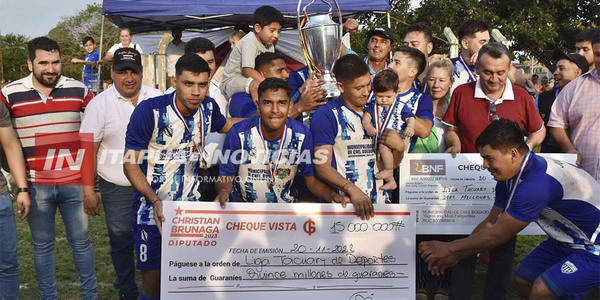 EL GOBERNADOR ENTREGÓ APORTE AL CAMPEÓN DE LA LIGA DE CNEL. BOGADO