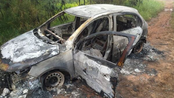 Hallan automóvil incinerado en el barrio San antonio