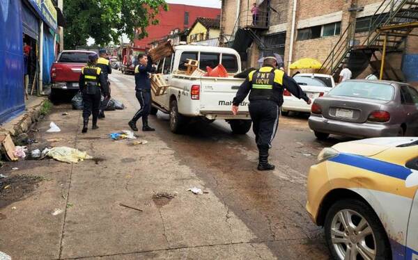 PMT despejó estacionamientos “reservados” en Luque •