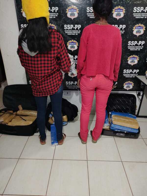 Dos mujeres fueron detenidas con valijas repletas de marihuana - Radio Imperio