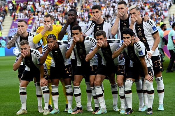 Diario HOY | Jugadores de Alemania se tapan la boca en protesta contra la FIFA