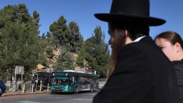 Un adolescente canadiense muerto y 19 heridos en dos ataques con bomba en Jerusalén