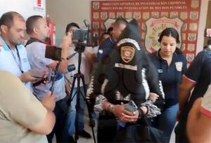 ¡Tenía orden de captura! Detienen a mujer que había denunciado extorsión por parte de policías - Megacadena — Últimas Noticias de Paraguay