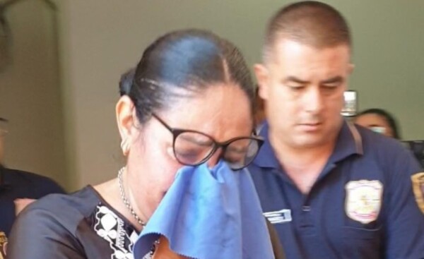 Tras denunciar a policías, afirman que justicia española la busca
