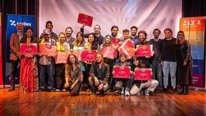 Diez artistas y cinco creadores de comunidades urbanas e indígenas fueron galardonados por el Expylab