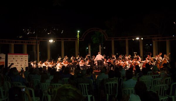 Concierto didáctico de la OSCA y Guyra Paraguay en la Plaza Italia - .::Agencia IP::.