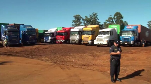 Camiones "mal estacionados" provoca caos en puertos, según titular de ANNP