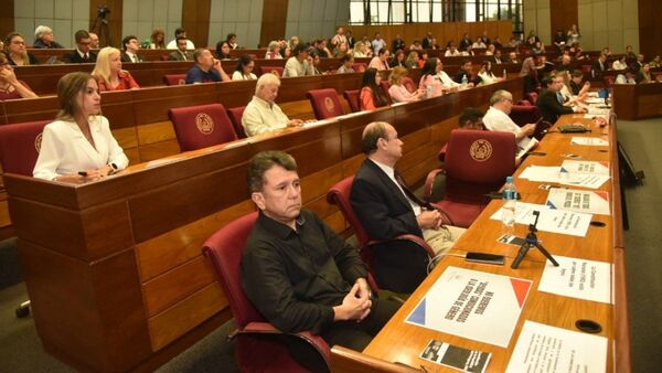 Destacan audiencia sobre Transformación Educativa y rechazan "etiquetas"