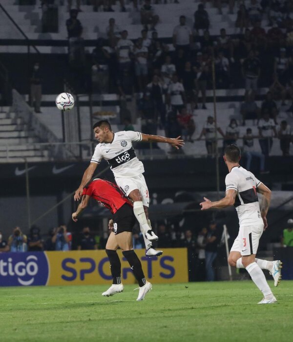 El clásico blanco y negro terminó siendo electrizante y caliente | 1000 Noticias