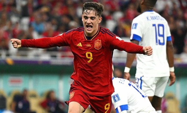 Gavi, el niño prodigio se gradúa con recital histórico de España