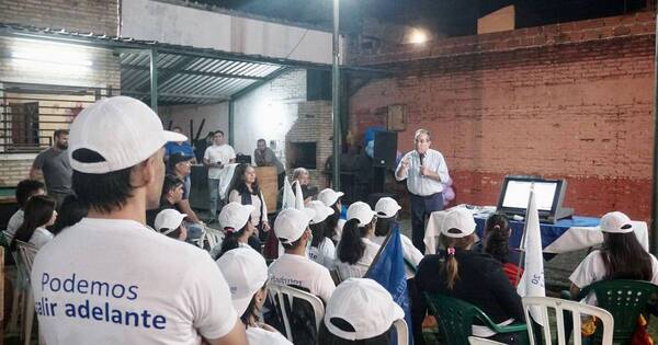La Nación / “La gente pide cambio”, dice precandidato liberal