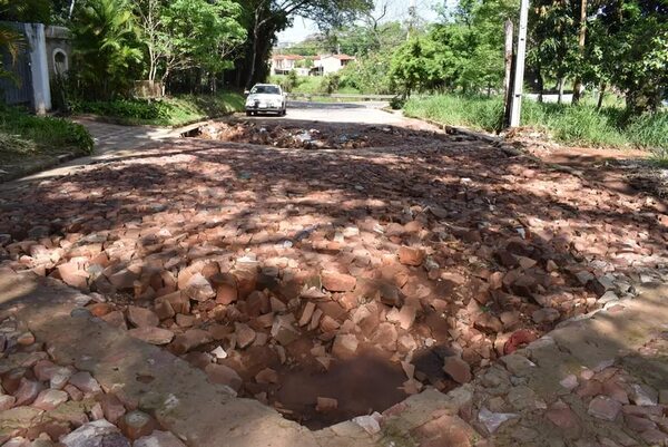Pobladores de Pai Ñu exigen reparación de calle - Nacionales - ABC Color