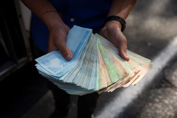 El precio oficial del dólar en Venezuela supera los 10 bolívares - Mundo - ABC Color
