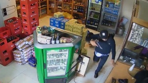 CDE: Delincuentes violentos asaltan una bodega - Noticias Paraguay