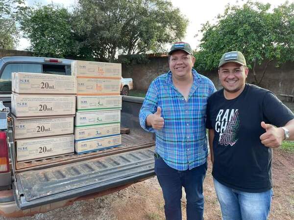 Diputado hizo entrega de 4 mil jeringas en Karapaí y Capitán Bado - Radio Imperio