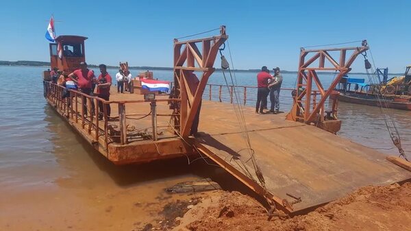 MOPC cedió una balsa al distrito de Tembiaporã para agilizar tránsito y conectividad comercial - Economía - ABC Color