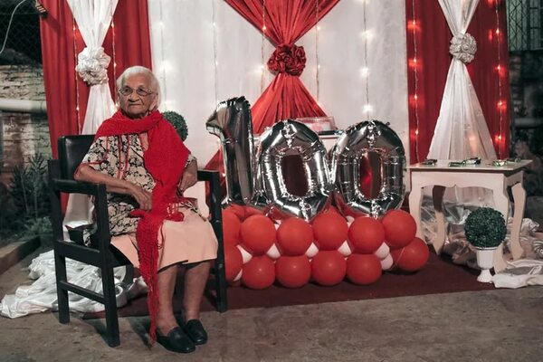 Doña Clemencia celebra a lo grande sus 100 años - Nacionales - ABC Color