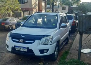Encuentran en San Lorenzo una camioneta robada en Fernando de la Mora - Policiales - ABC Color