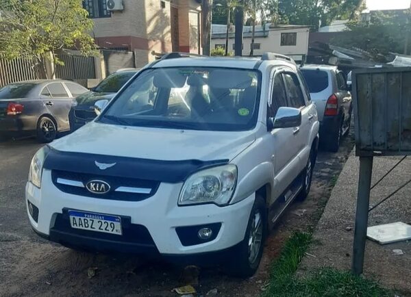 Encuentran en San Lorenzo una camioneta robada en Fernando de la Mora - Policiales - ABC Color