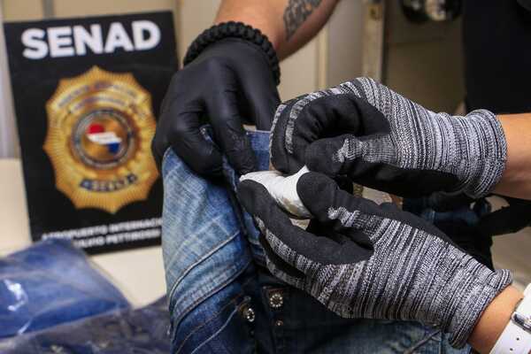 Pretendían enviar cocaína oculta en jeans a Polonia | 1000 Noticias