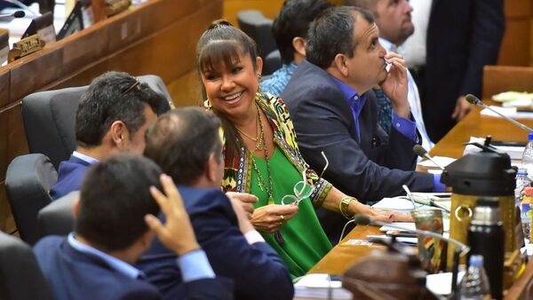 Cuestionados colorados evidencian nexo con Fretes y votan el blanqueo