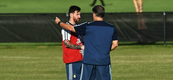 'Tata' Martino y Messi, un reencuentro de alta tensión en Catar