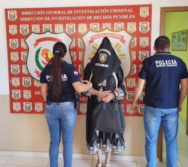Mujer que denunció extorsión debe cumplir condena en España por trata de personas | 1000 Noticias