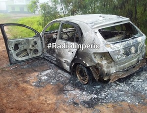 Automóvil incinerado utilizado para asesinar a comerciante posee denuncia de robo - Radio Imperio