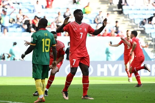 Breel Embolo nació en Camerún y marcó el 1-0 de Suiza: no festejó y pidió disculpas - Mundial Qatar 2022 - ABC Color