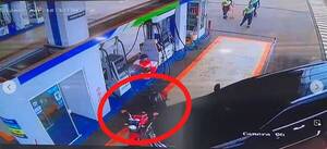 Crónica / [VIDEO] "Justiciero" atropelló a motochorro que asaltó a playeros