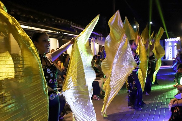 Con desfile cierran Octubre Rosa en Luque •