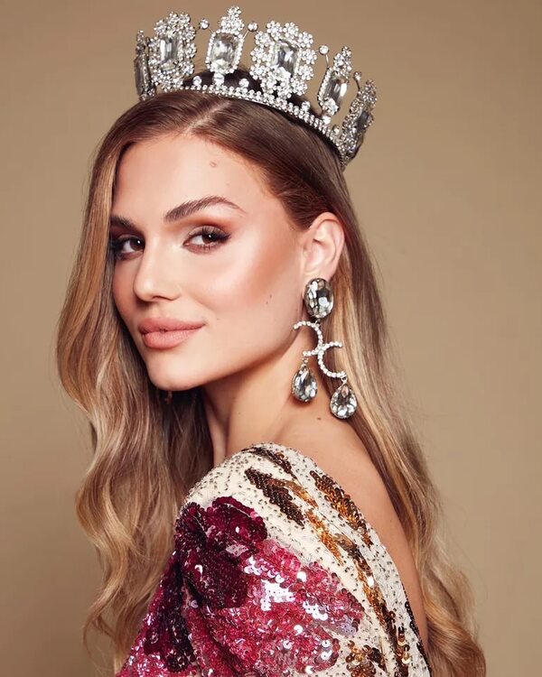 Aniele Rockenbach se prepara para representarnos en el Miss Charm 2023 - Gente - ABC Color
