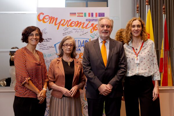 La brecha laboral entre hombres y mujeres en Paraguay ronda los 40% - Revista PLUS