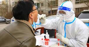 La Nación / China supera récord de contagios de COVID-19 de abril pasado