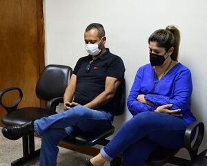 Expolicía y su esposa son condenados a 8 años y 4 años y medio de cárcel | 1000 Noticias