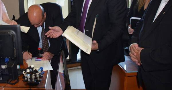 La Nación / A meses de las elecciones, Oviedo Matto quiere recuperar su banca en el Senado
