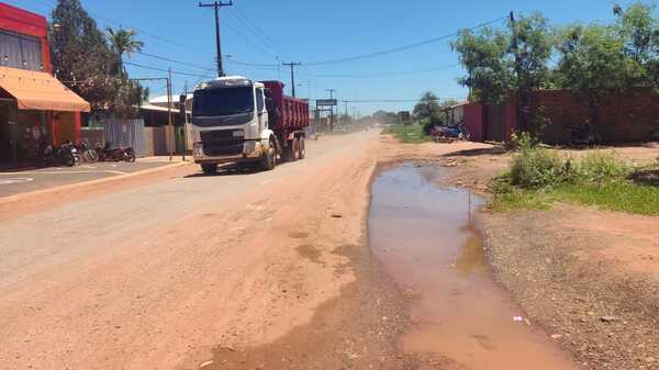 Prohíben circulación de camiones pesados sobre la calle Queiroz Candia