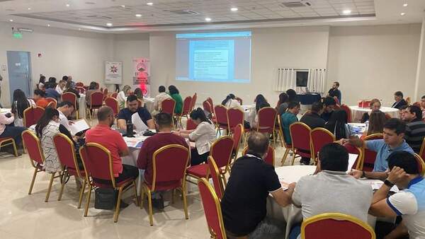 Capacitan a profesionales de salud en tratamiento de enfermedades crónicas no transmisibles