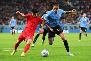 Uruguay se estrena con un amargo empate