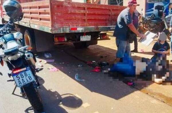Crónica / Una embarazada iba con su hijita en una moto ¡y se hicieron chiplé!