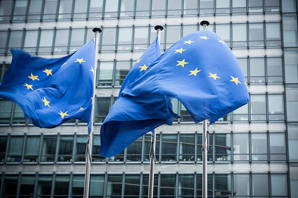 Ministros de la Unión Europea debatirán sobre la ley de reducción de la inflación en EEUU - Revista PLUS