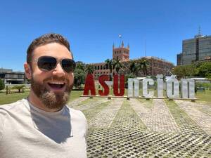 Crónica / Actor de "The Walking Dead" se estuvo paseando por la Costanera de Asunción