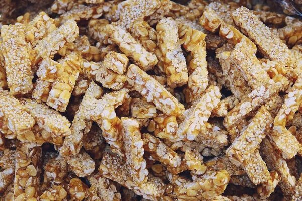 Turrón de granola y chocolate blanco para ir sintiendo la Navidad - Gastronomía - ABC Color
