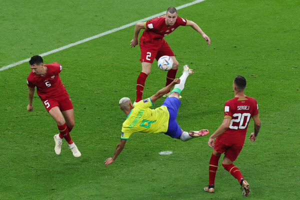 Brasil, el crédito sudamericano, aceleró en el segundo tiempo y festeja en el debut