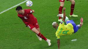 Crónica / [VIDEO] Richarlison se vistió de héroe en Brasil para tumbar a Serbia