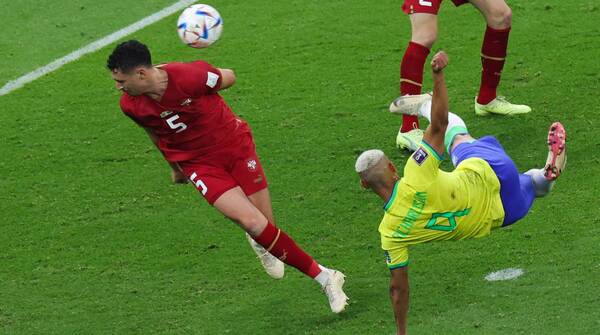 Crónica / [VIDEO] Richarlison se vistió de héroe en Brasil para tumbar a Serbia